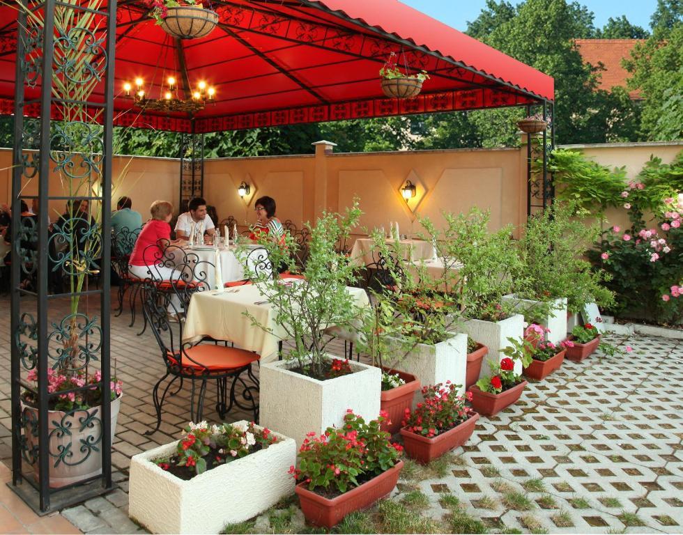 Contessa Hotel Sumen Kültér fotó